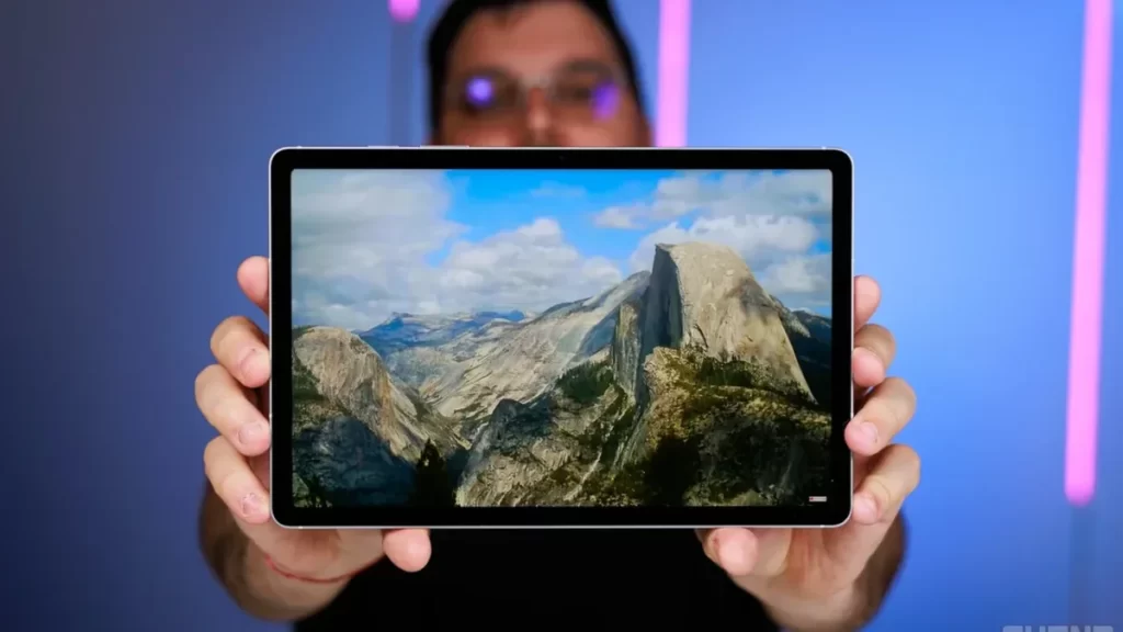 Mid-range beauty Galaxy Tab S10 FE packs an S Pen in the box, and it’s now even cheaper
